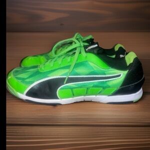 Puma NEON Lite 2.0 Indoor Soccer Cleats , Women’s size 8.5